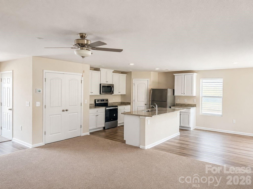 529 Hawley Street - Photo 2