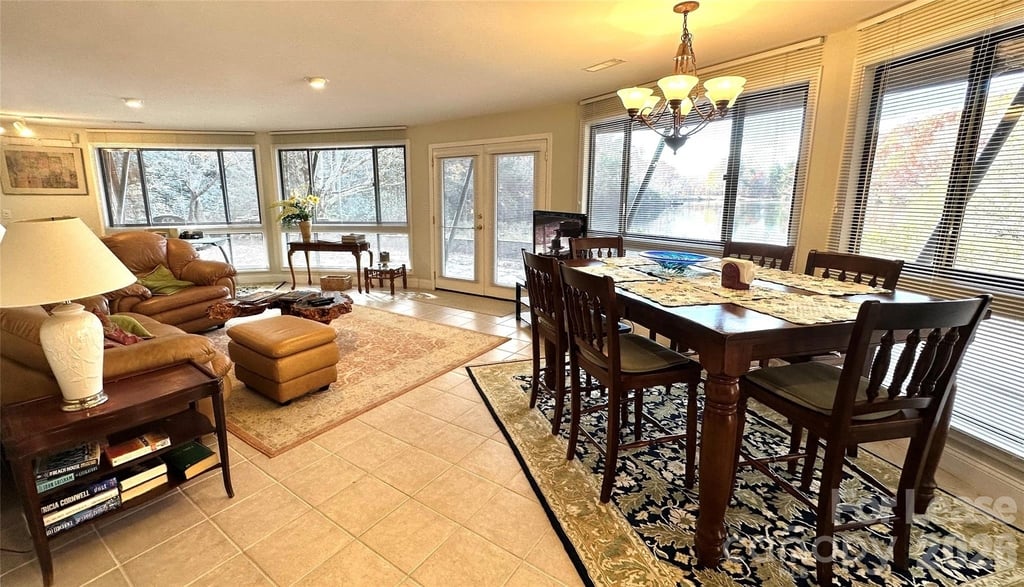 424 Lakeview Drive - Photo 2