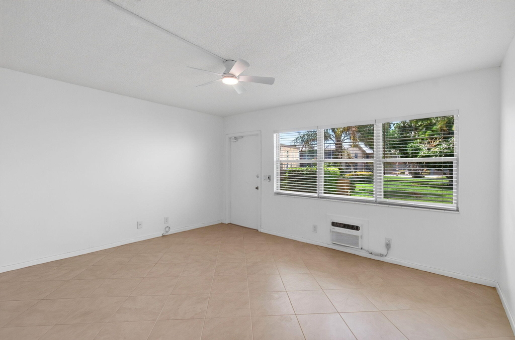 126 Norwich F - Photo 7