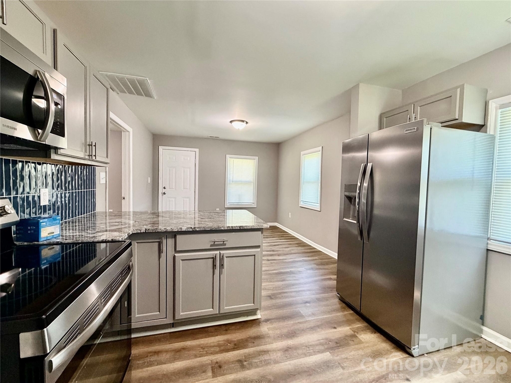 457 Fewell Street - Photo 4