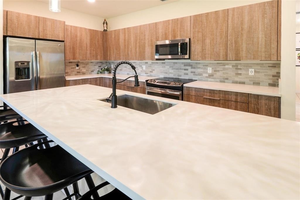 10473 Nw 82nd Street - Photo 7
