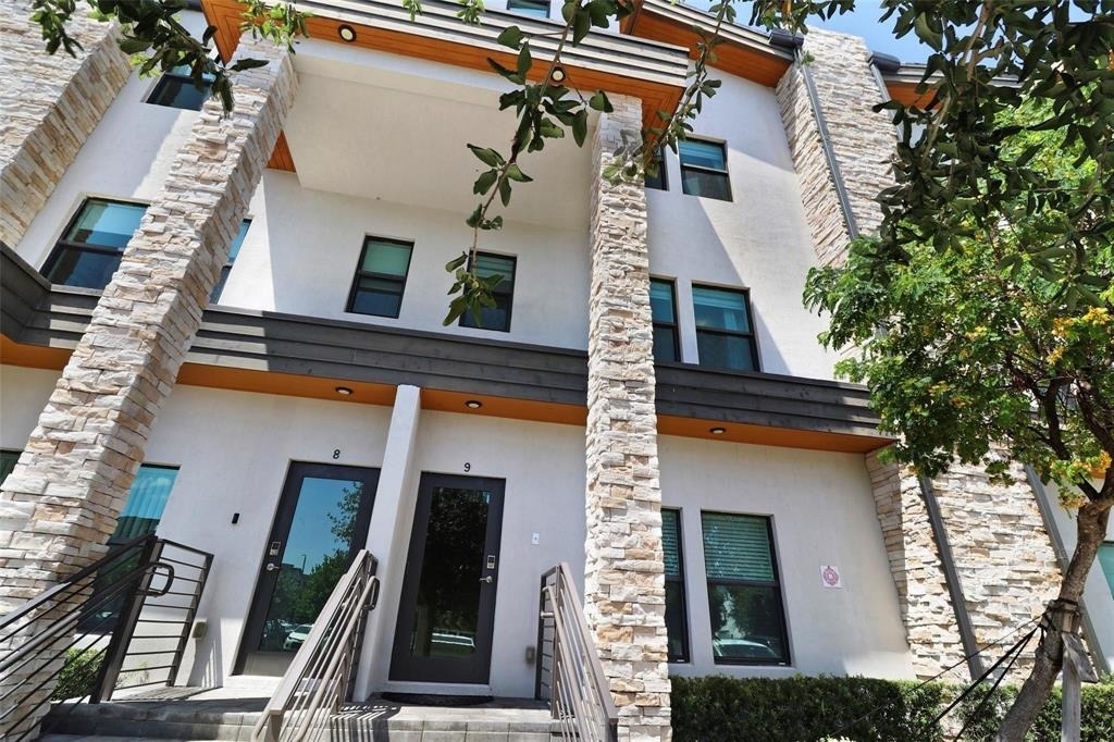 10473 Nw 82nd Street - Photo 1
