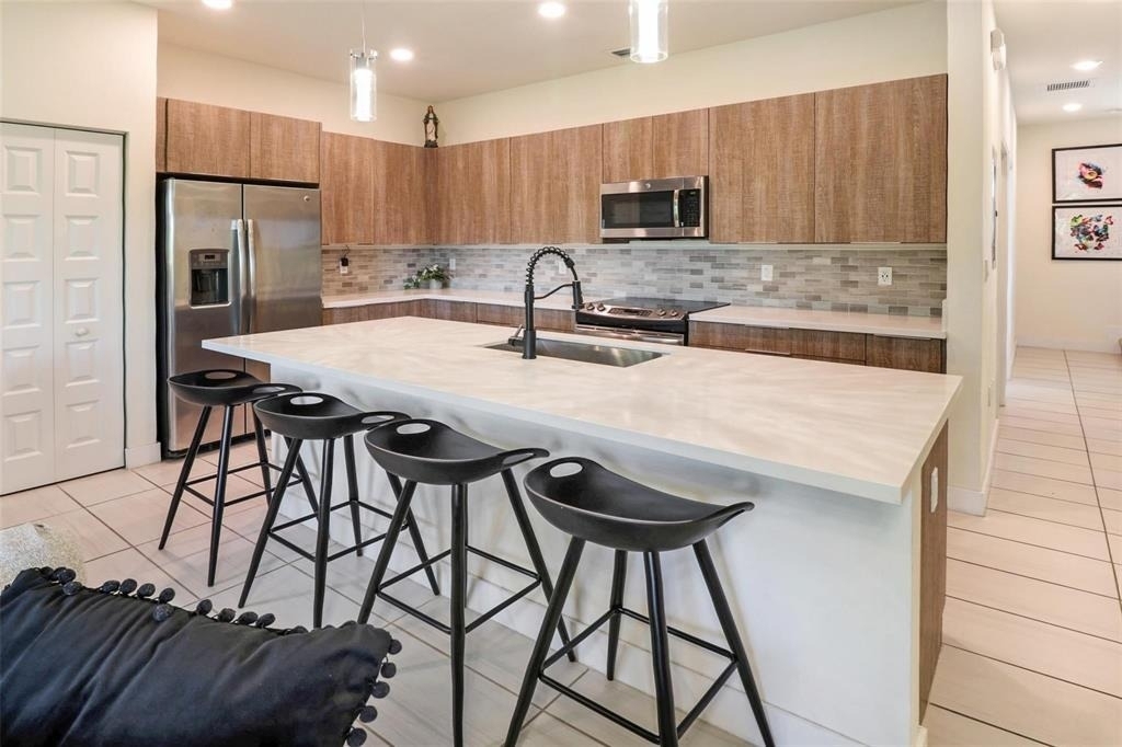 10473 Nw 82nd Street - Photo 6