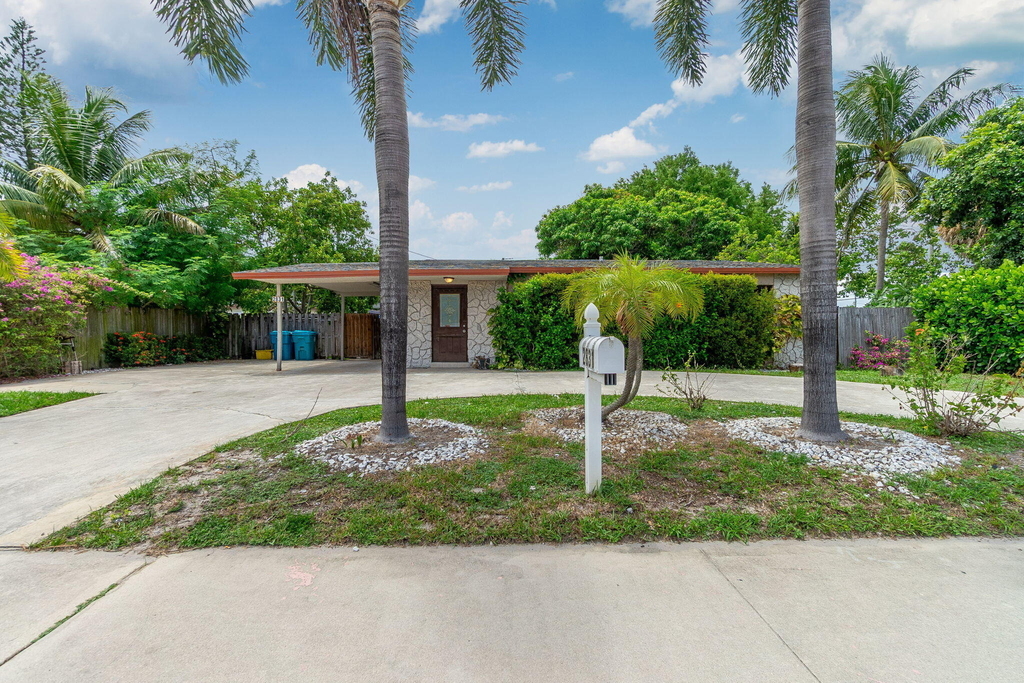 2831 N Seacrest Boulevard - Photo 2