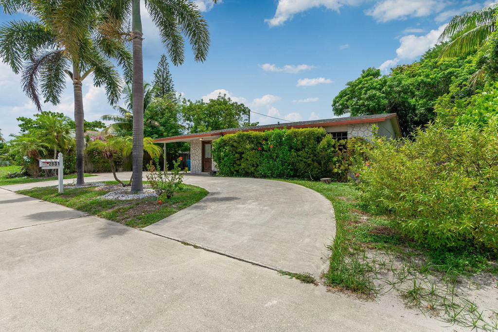 2831 N Seacrest Boulevard - Photo 1
