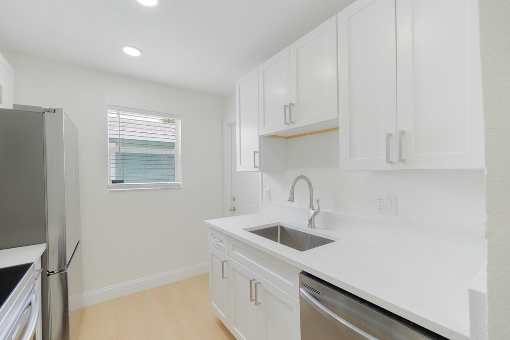 2831 N Seacrest Boulevard - Photo 9