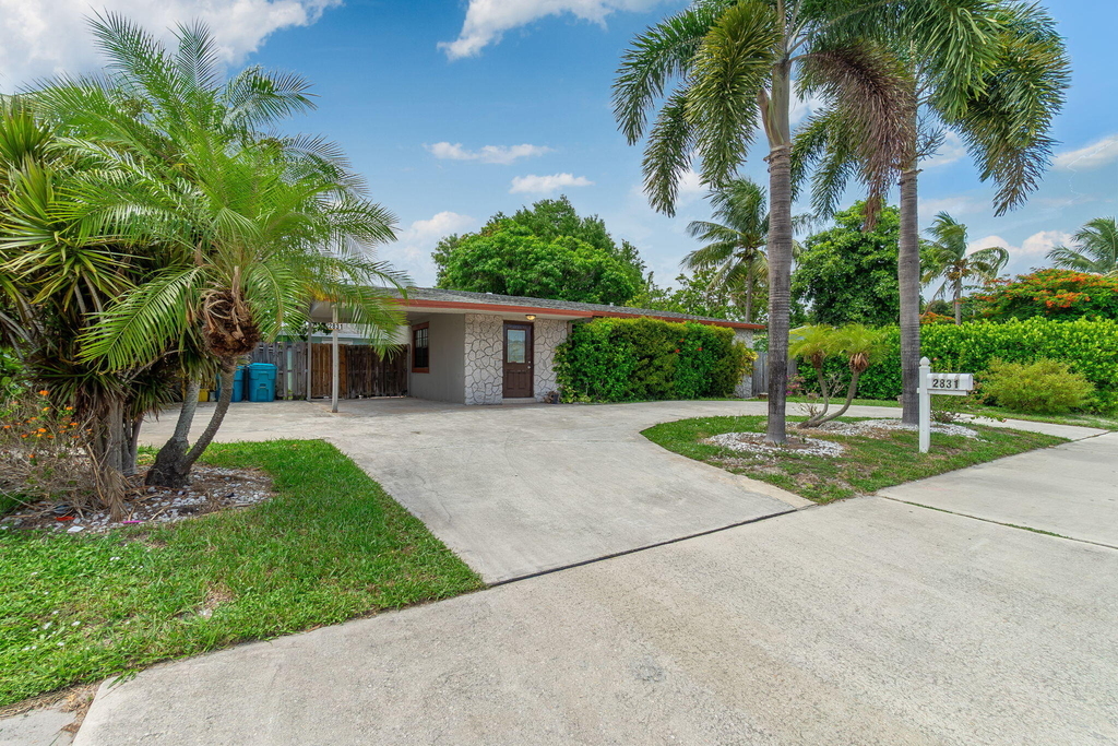 2831 N Seacrest Boulevard - Photo 0