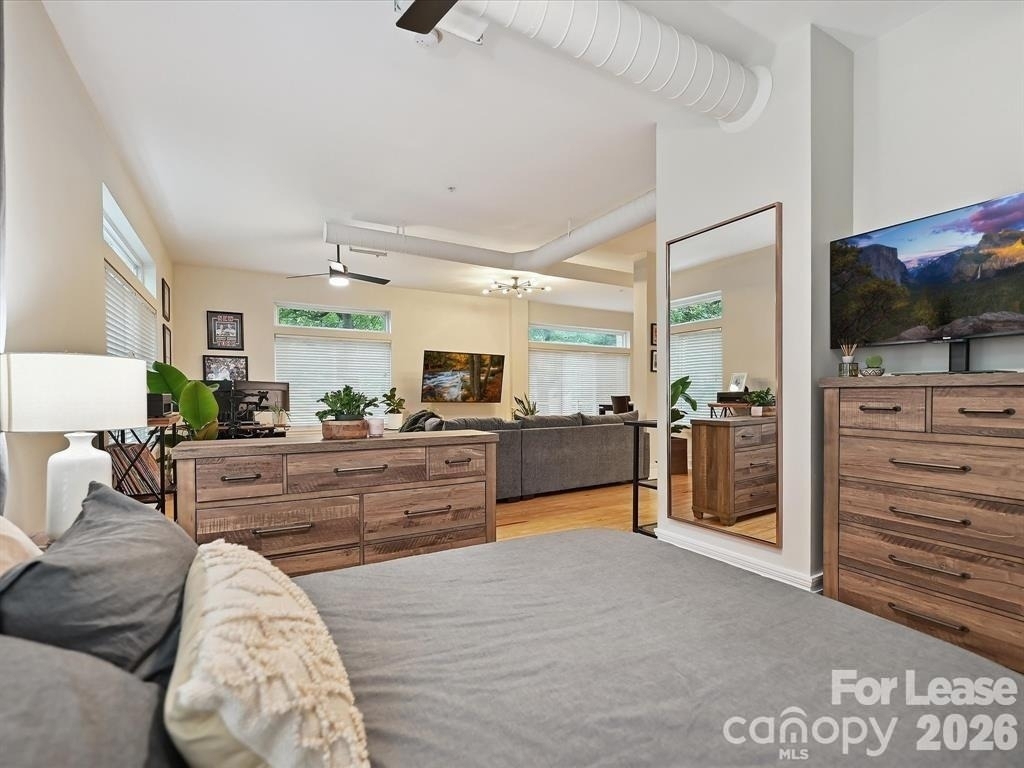 404 N Laurel Avenue - Photo 9