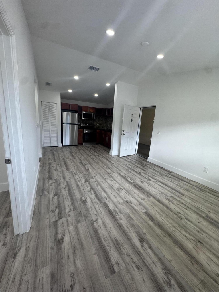 3610 N 56th Avenue - Photo 2