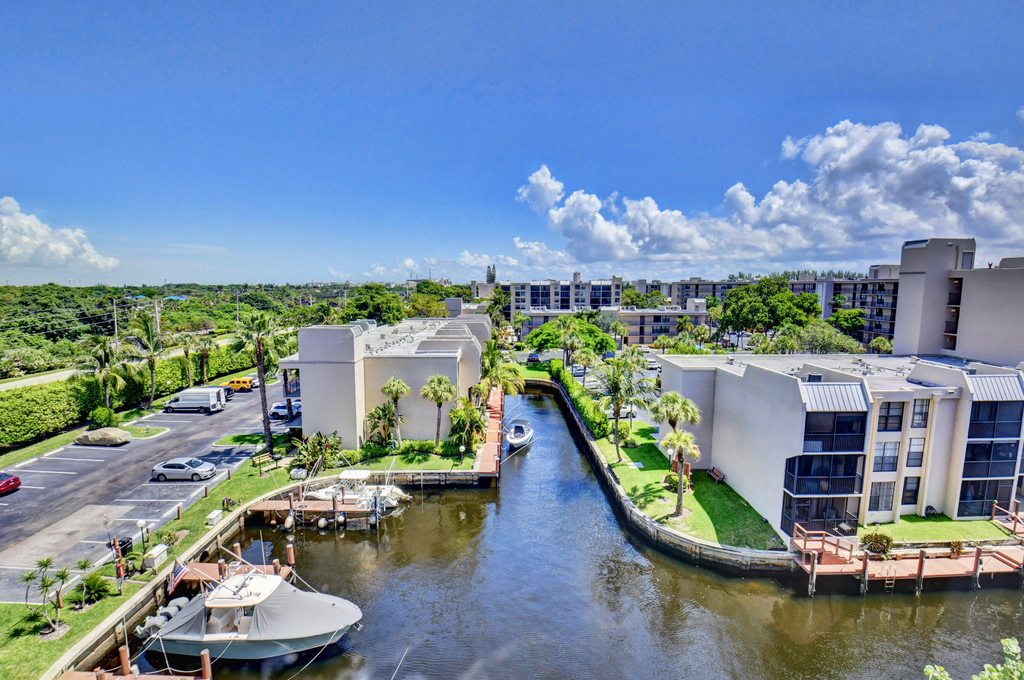 17 Royal Palm Way - Photo 0