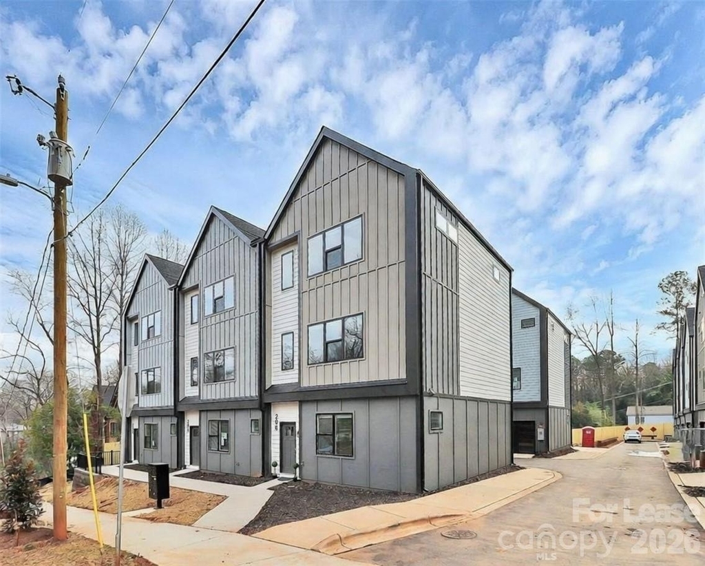 212 Nelson Avenue - Photo 1