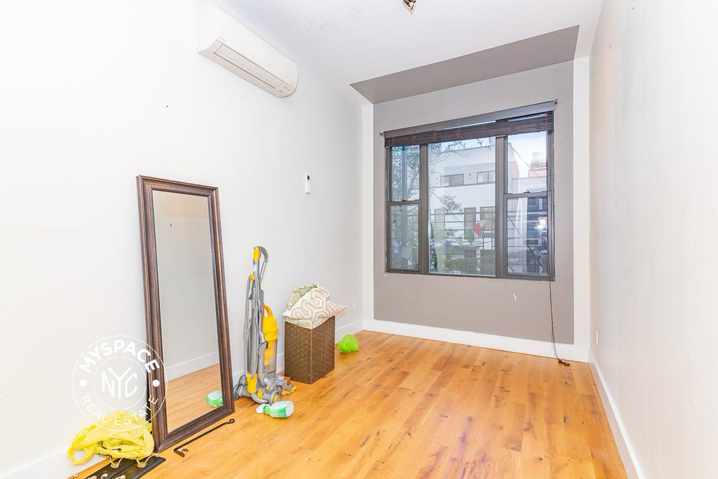 184 Suydam Street - Photo 8