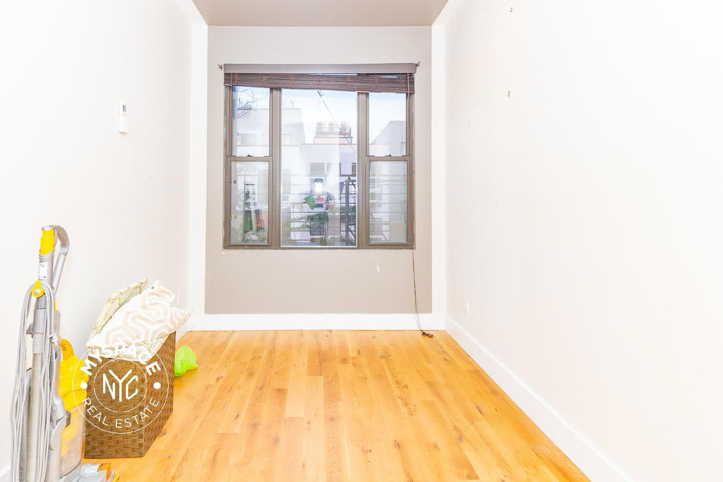 184 Suydam Street - Photo 9