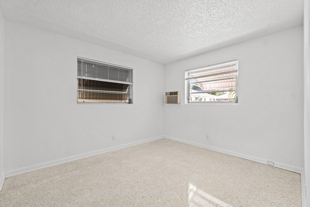 211 Sunrise Avenue - Photo 15