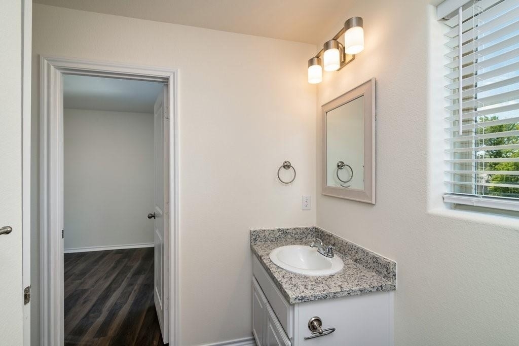 201 S May Street - Photo 17
