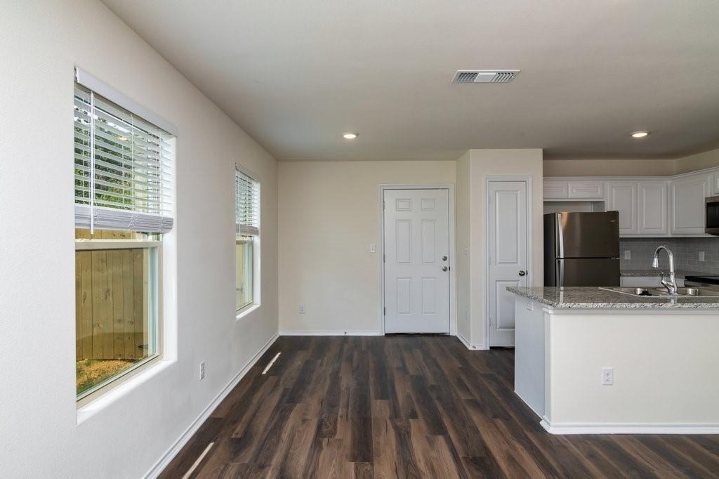 201 S May Street - Photo 7