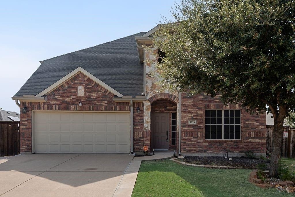1816 Castle Creek Drive - Photo 0