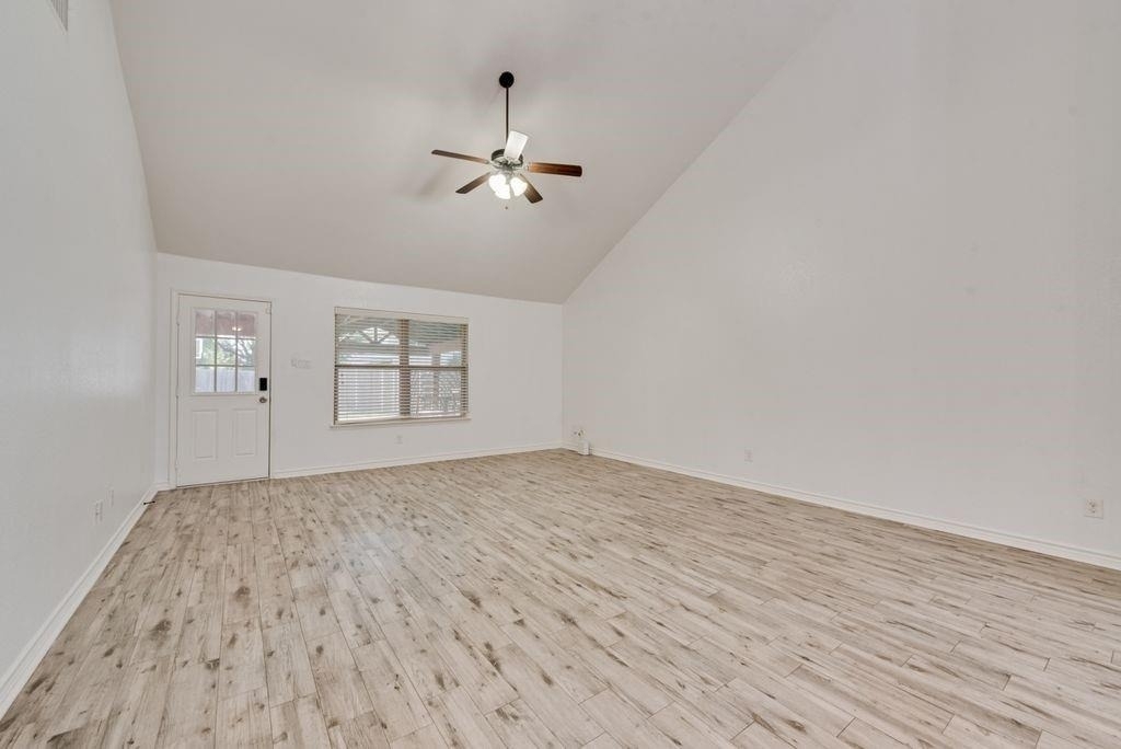 1816 Castle Creek Drive - Photo 3