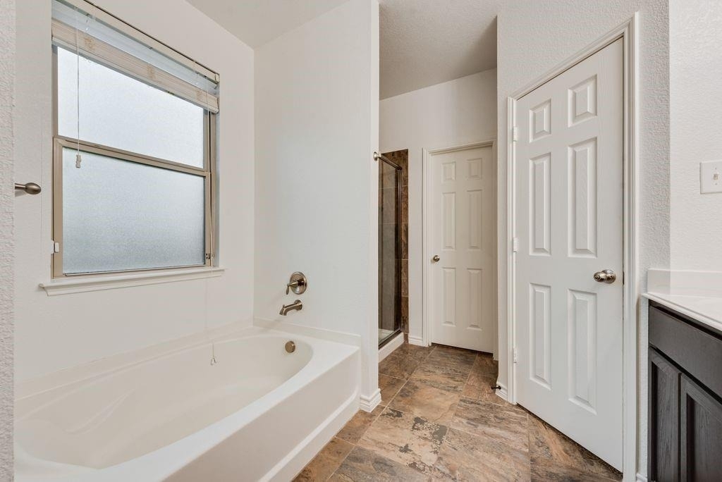 1816 Castle Creek Drive - Photo 18