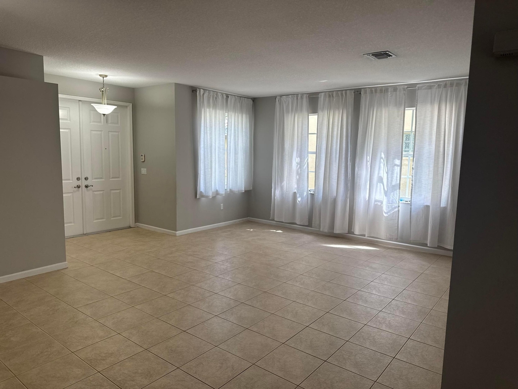 9070 Dupont Place - Photo 5