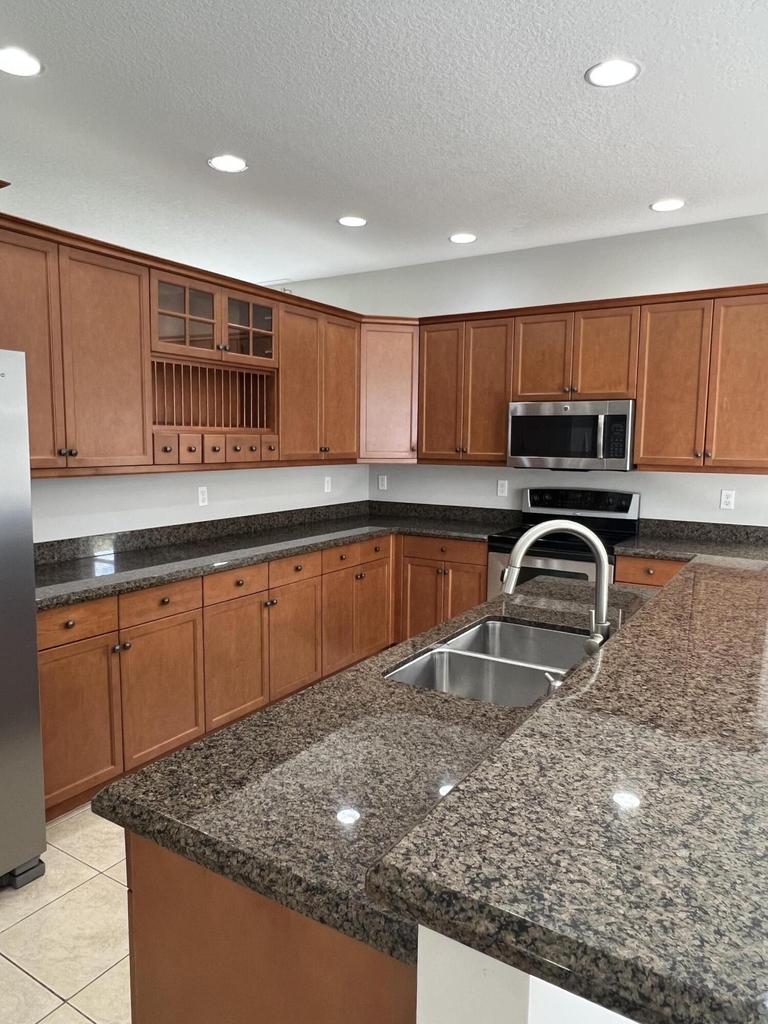 9070 Dupont Place - Photo 8