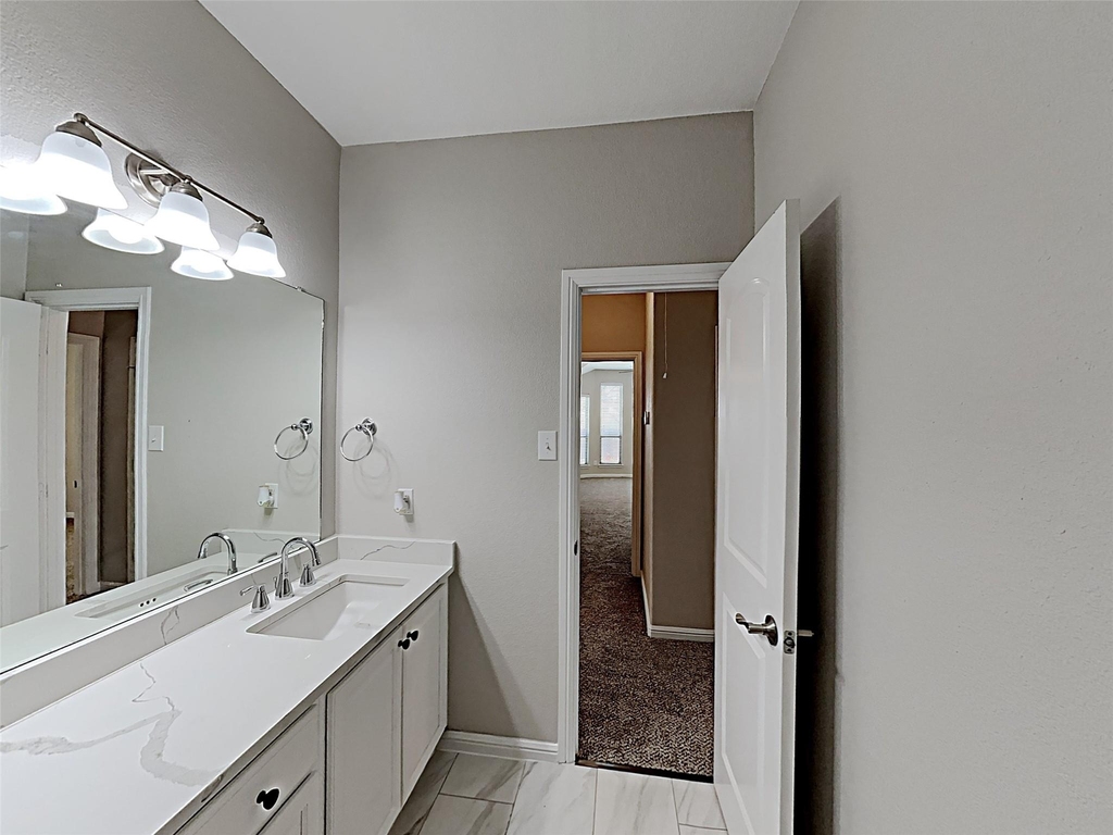 1025 Prairie Heights Drive - Photo 8