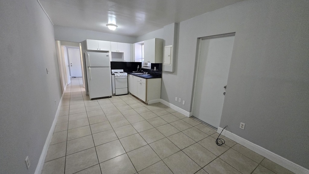 1012 Nw 2nd - Photo 1