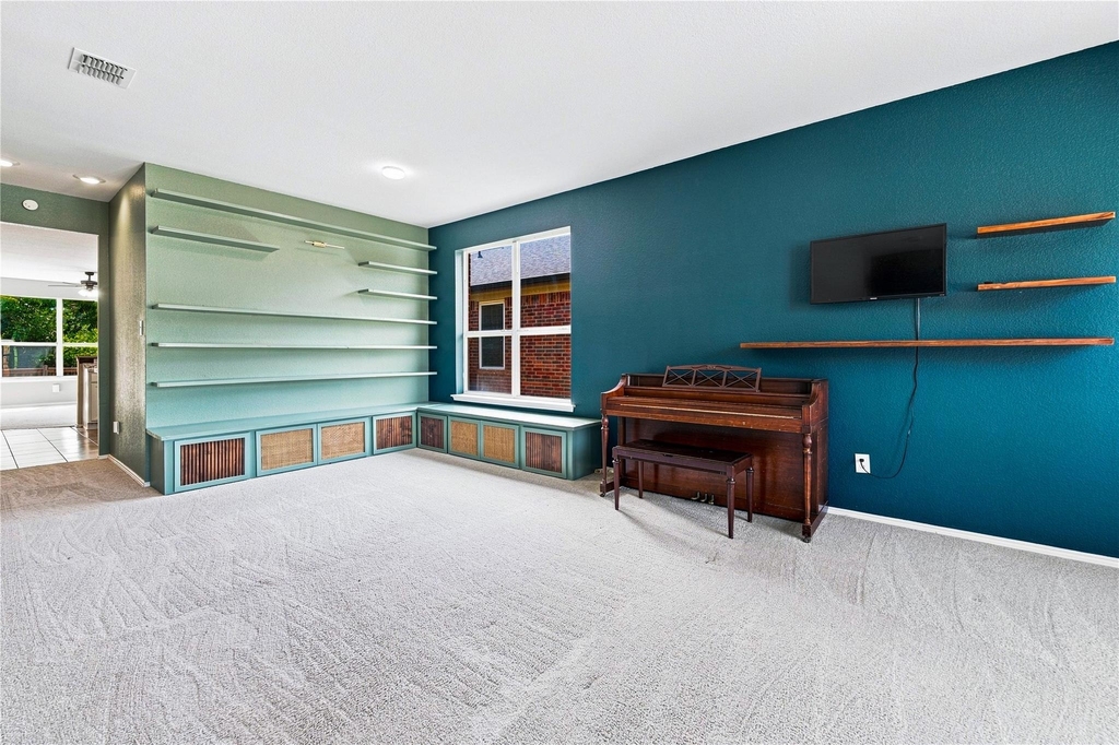 2833 Wakecrest Drive - Photo 2