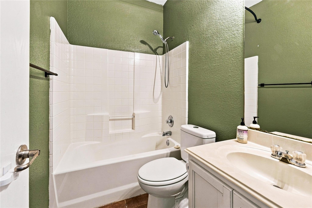 2833 Wakecrest Drive - Photo 13