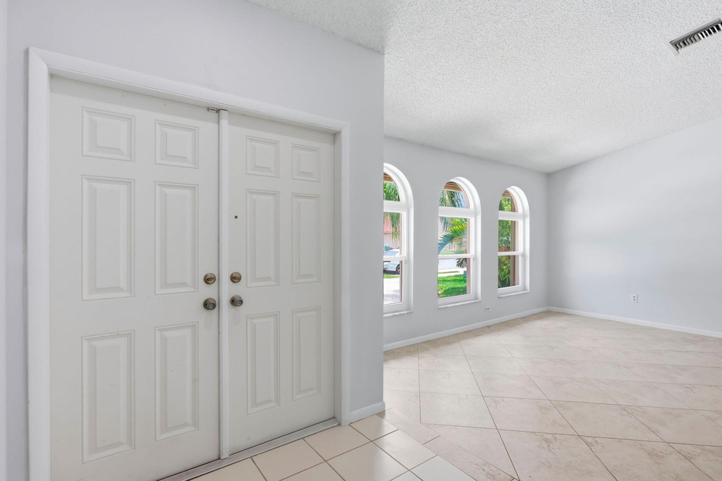2171 Nw 76th Avenue - Photo 5