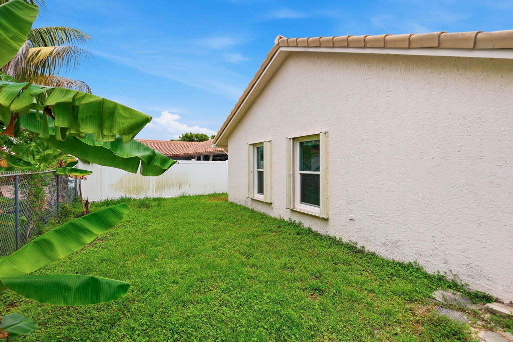 2171 Nw 76th Avenue - Photo 35