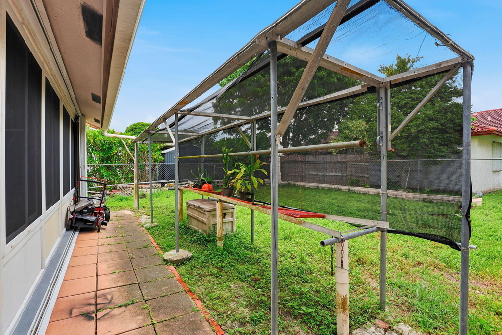 2171 Nw 76th Avenue - Photo 34