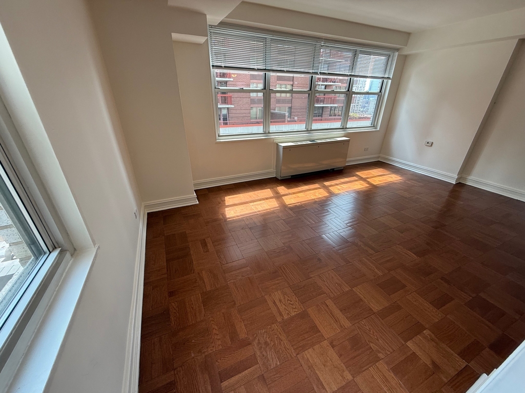 888 Eight Ave - Photo 6