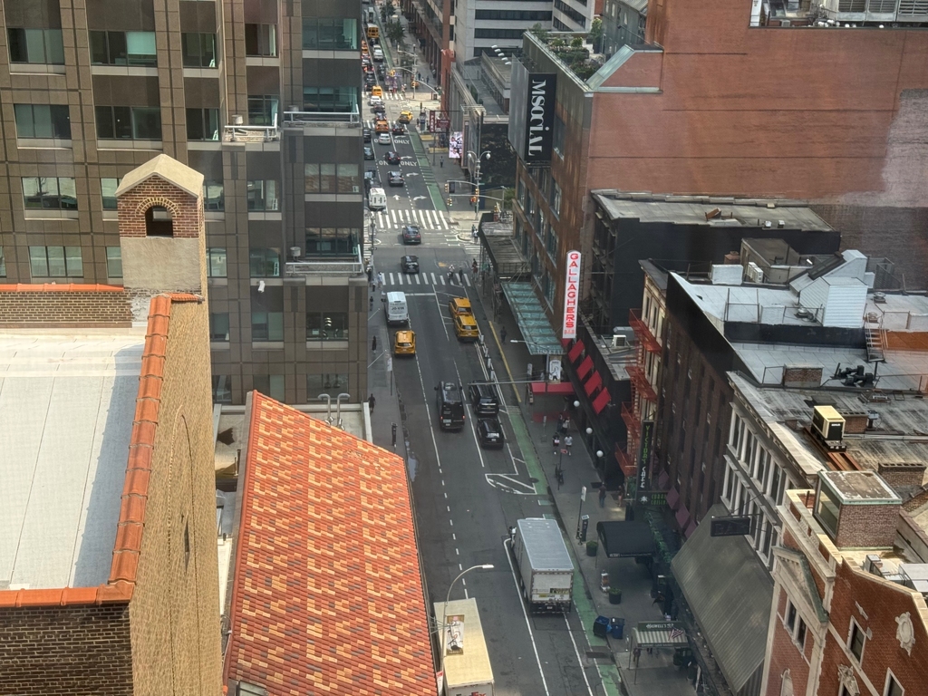 888 Eight Ave - Photo 7