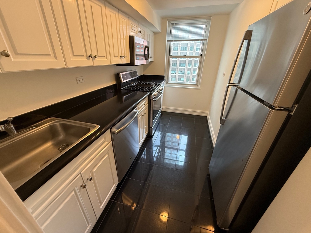 888 Eight Ave - Photo 9