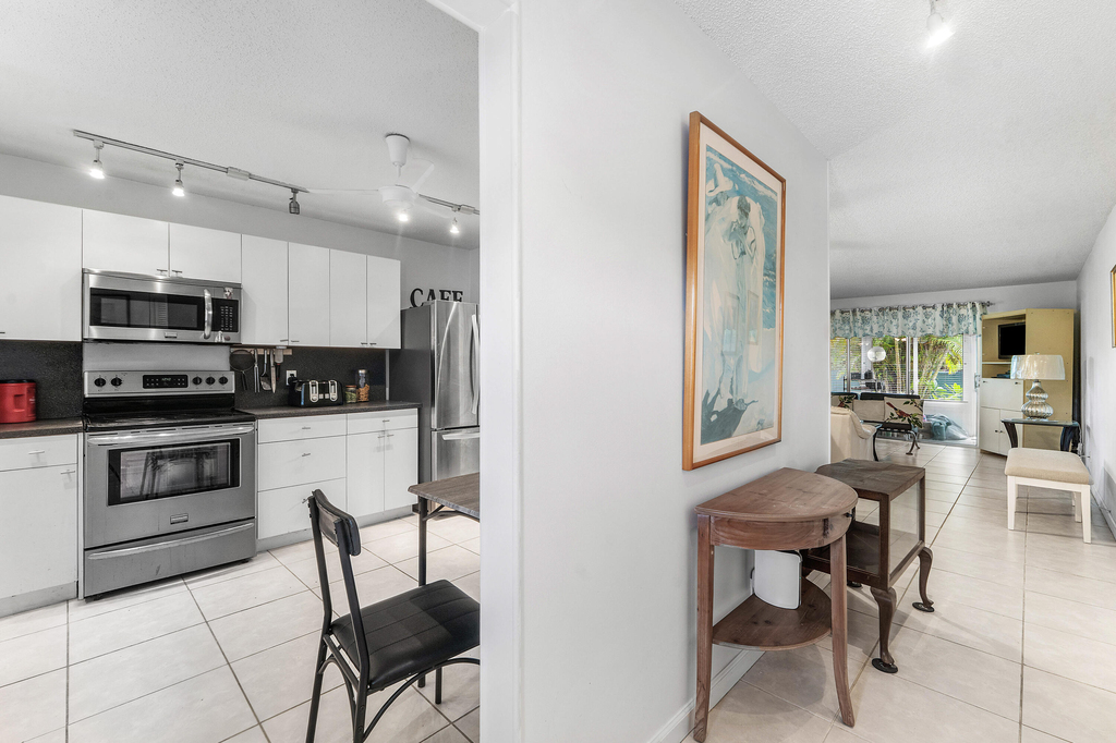 687 Marlboro Oval - Photo 5