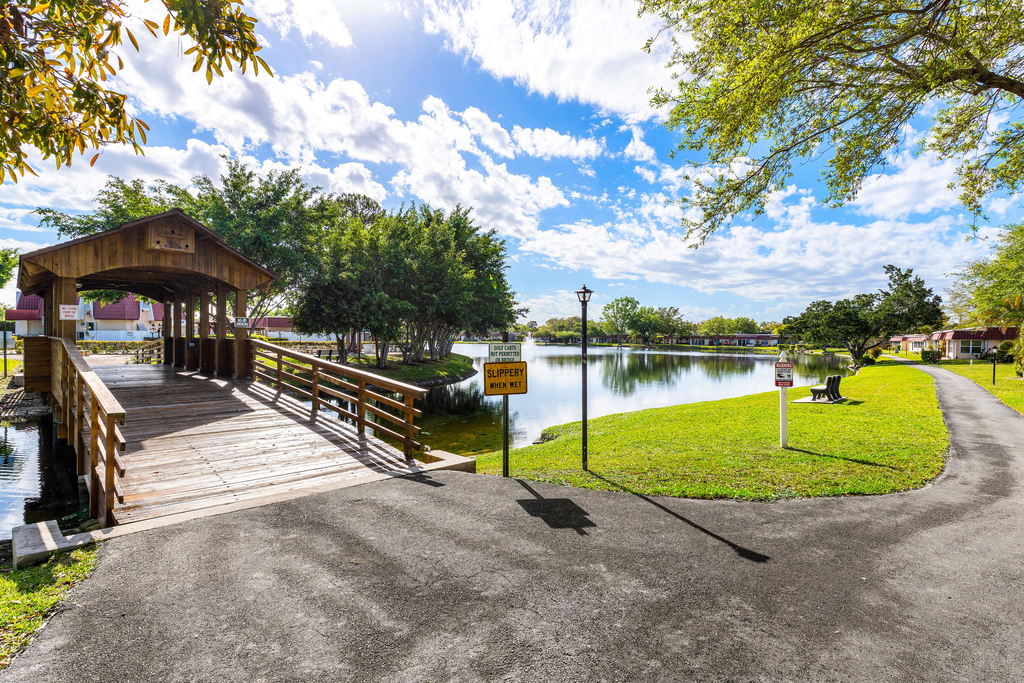 687 Marlboro Oval - Photo 17