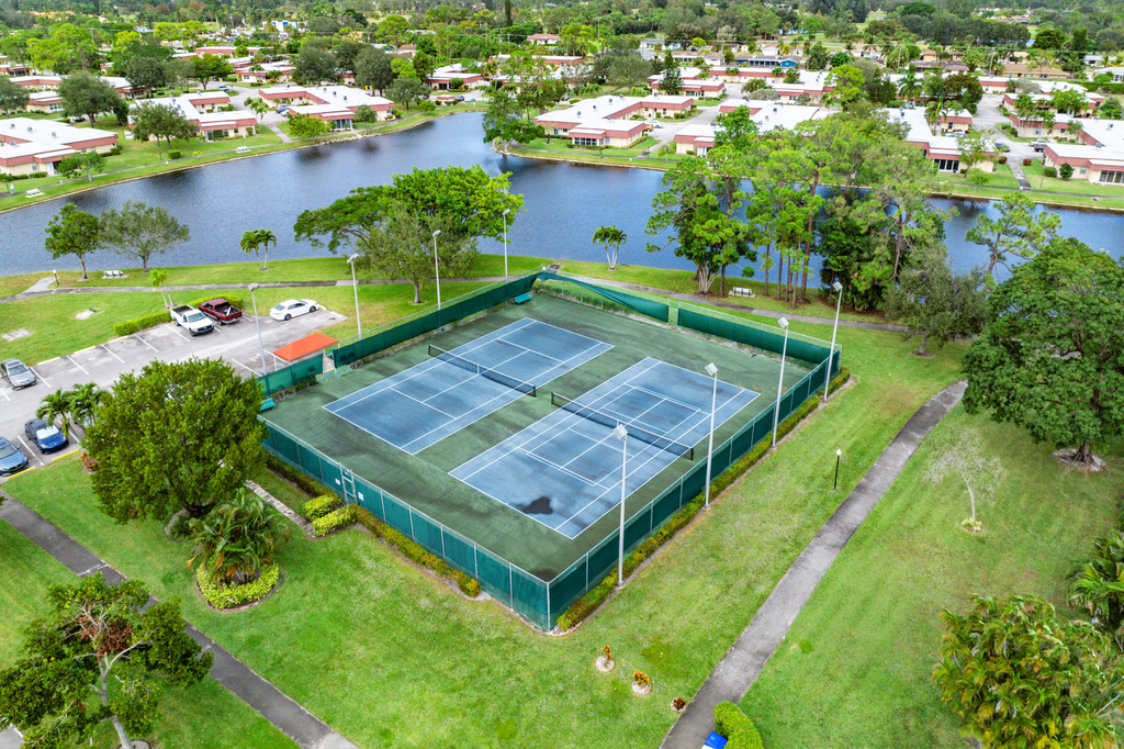 687 Marlboro Oval - Photo 21
