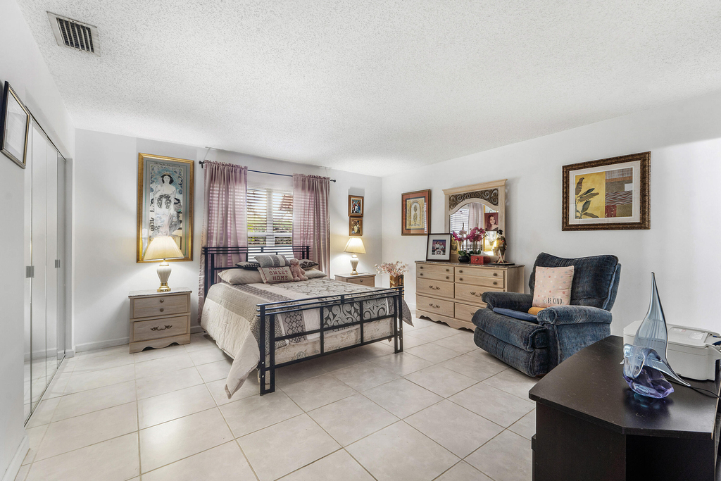 687 Marlboro Oval - Photo 10
