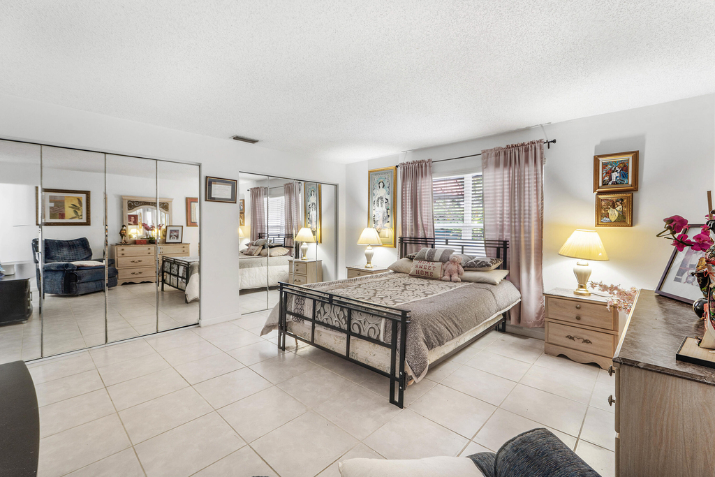 687 Marlboro Oval - Photo 11