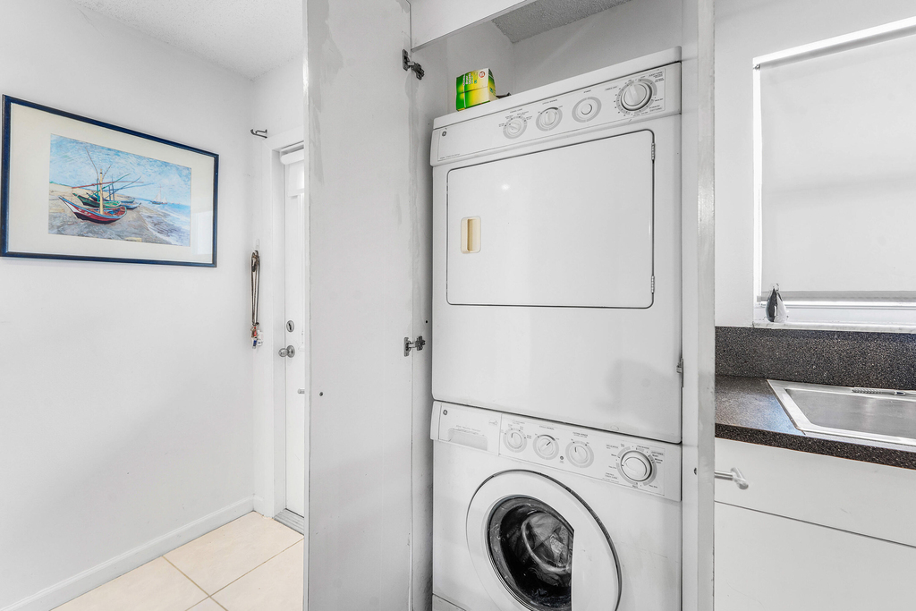 687 Marlboro Oval - Photo 13