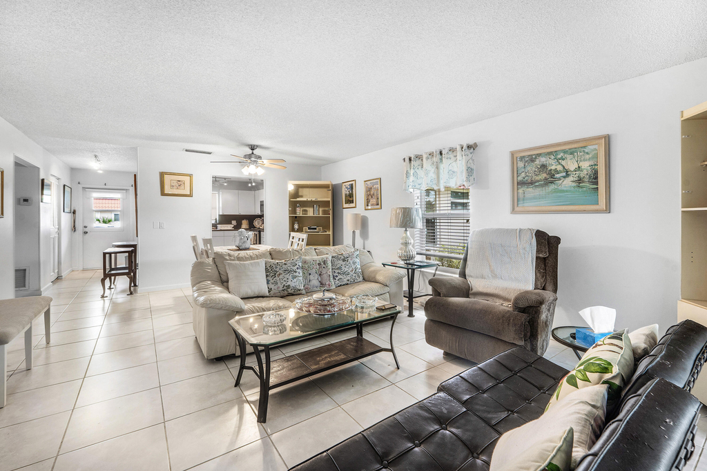 687 Marlboro Oval - Photo 4