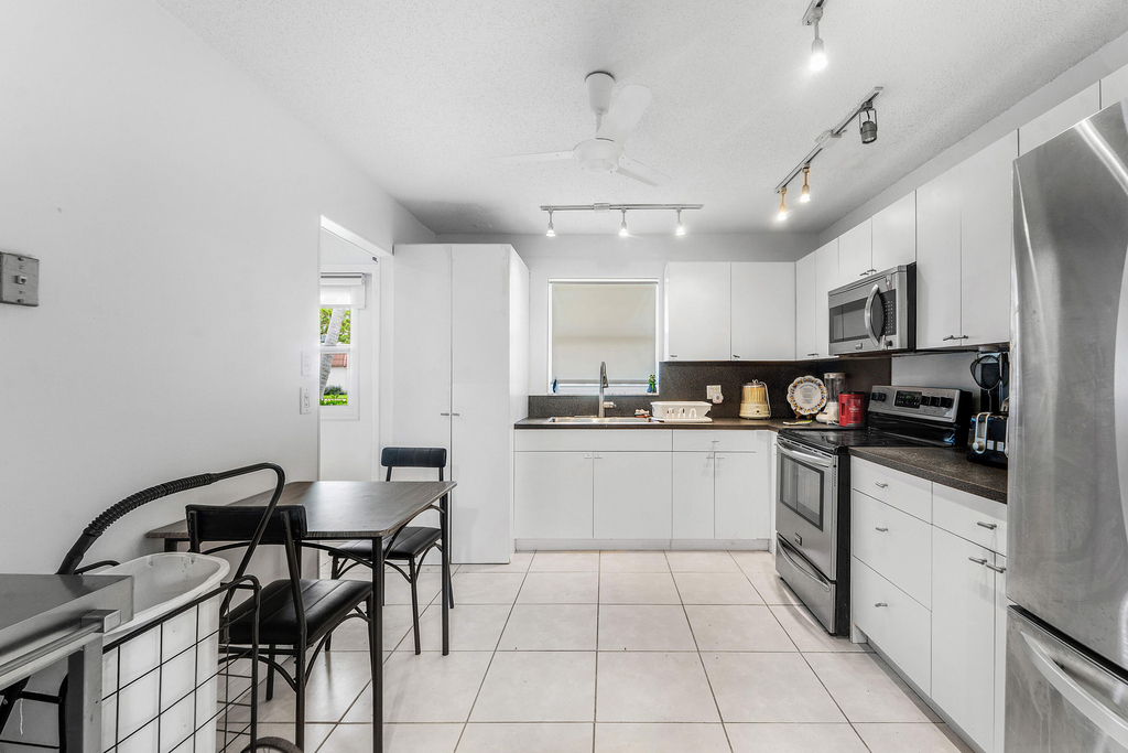 687 Marlboro Oval - Photo 6