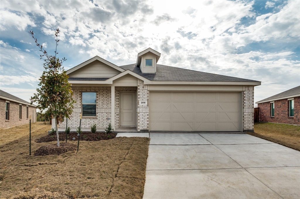 2816 Green Hill Way - Photo 0