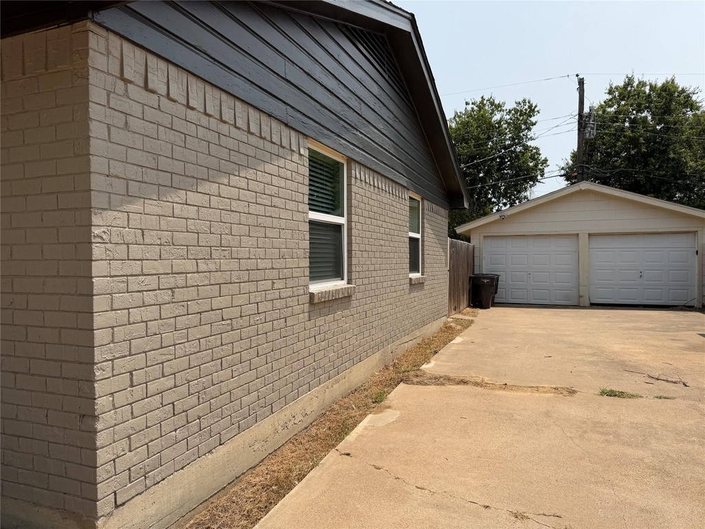 2511 Normont Circle - Photo 19