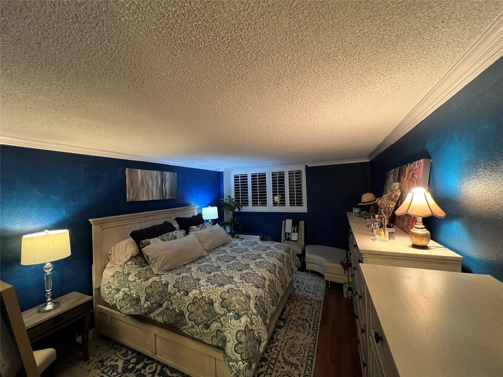 3883 Turtle Creek Boulevard - Photo 9