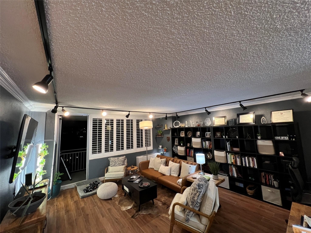 3883 Turtle Creek Boulevard - Photo 7