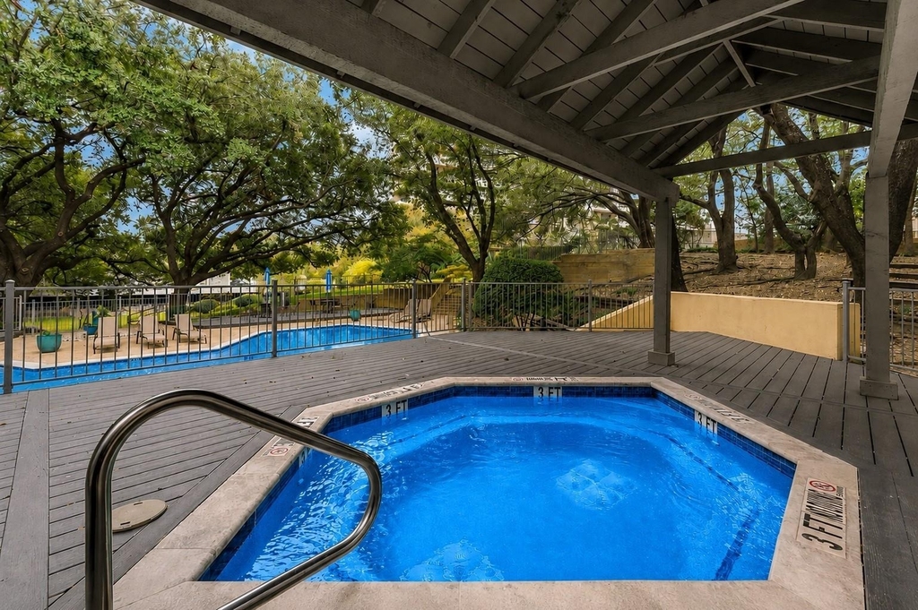 3883 Turtle Creek Boulevard - Photo 2