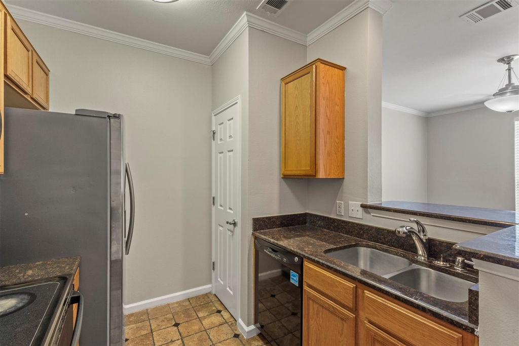 8015 Ederville Circle - Photo 6