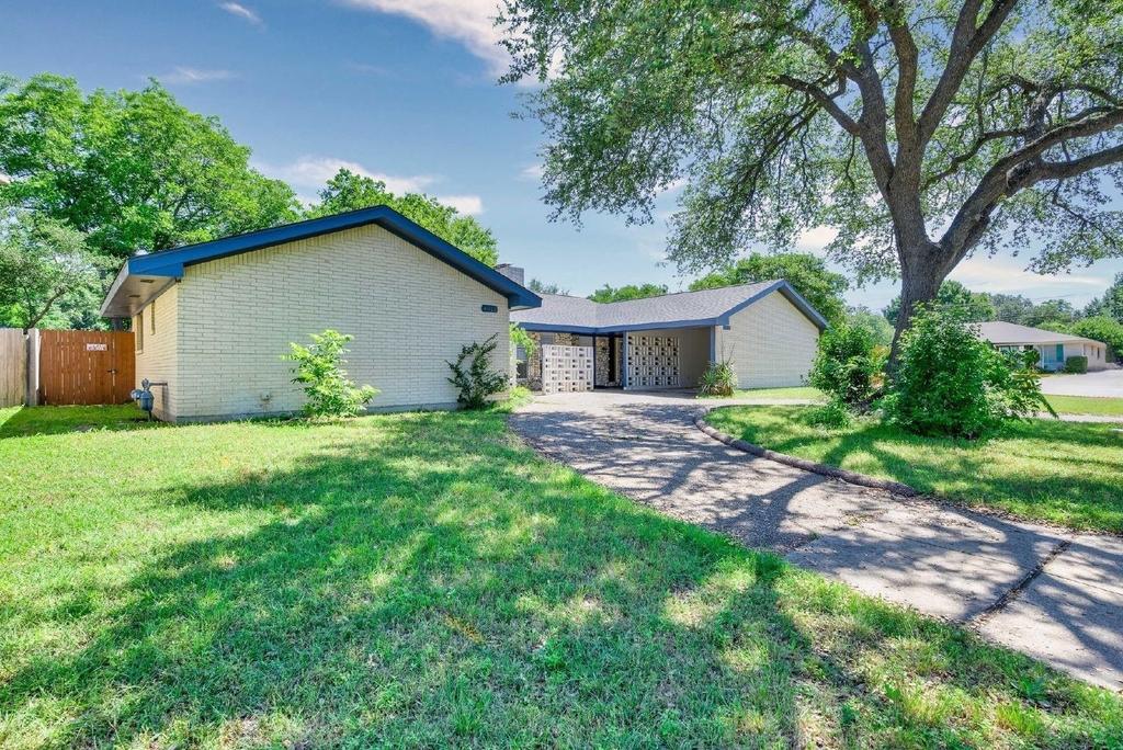 4913 Westlake Drive - Photo 0